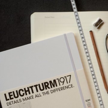 LEUCHTTURM1917 310174 Notizbuch Master Slim (A4+), Hardcover, 123 nummerierte Seiten, Schwarz, kariert - 2