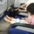 AirGoods Aufblasbare Reise Fußstütze - Reise Kinder Kissen Fußstütze Aufblasbare Reisekissen für Bein Fuß (Hellgrau) - 2